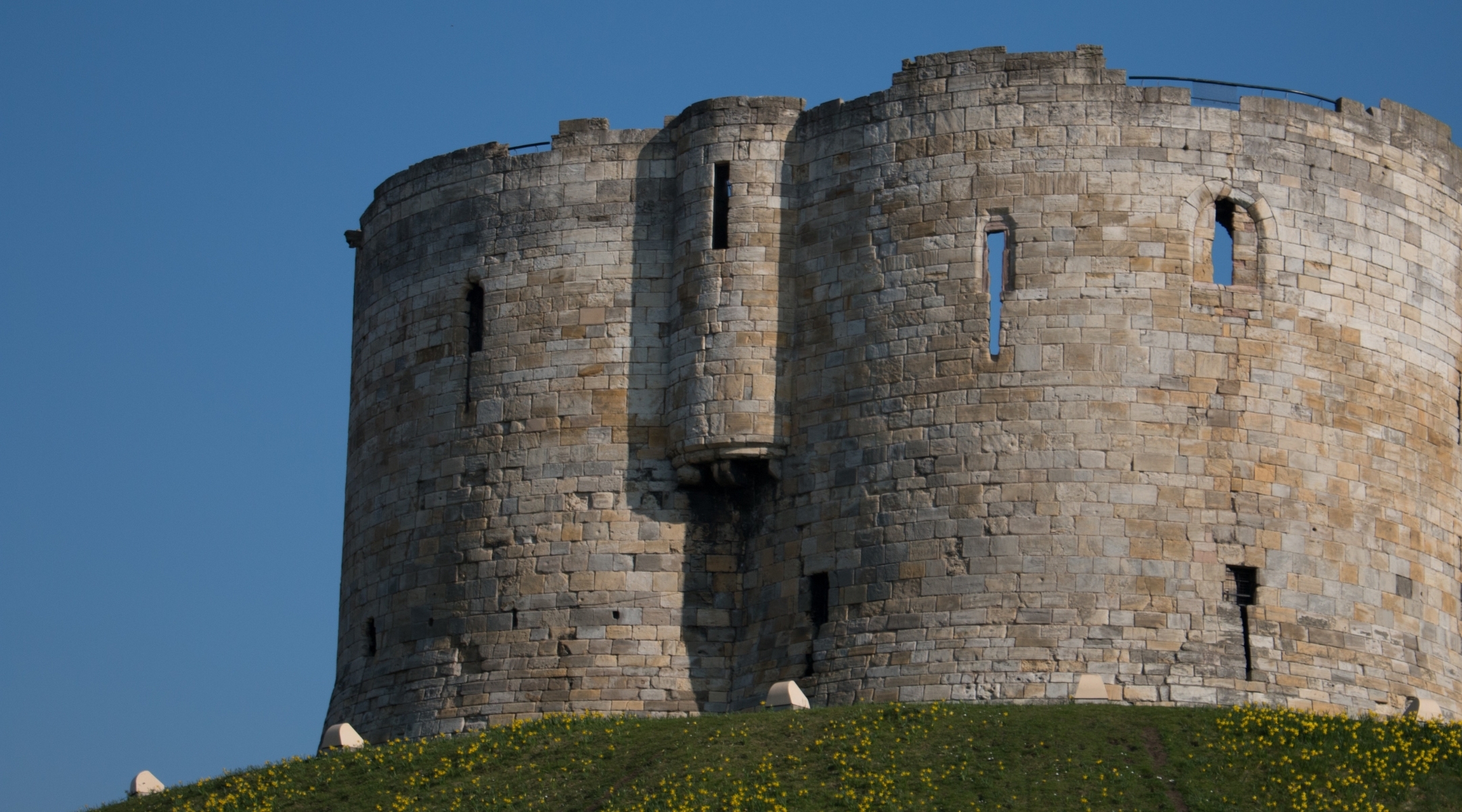 Clifford’s Tower, the site of the massacre of the Jews of York took place in 1190. (Wikimedia Commons)