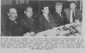 Moshe Duchovny, furthest right, appears on a 1948 panel of Yiddish journalists