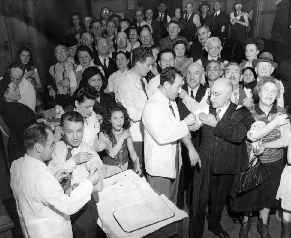 Workers Circle Members gather at the Forward Building to get smallpox vaccinations in the spring of 1947.